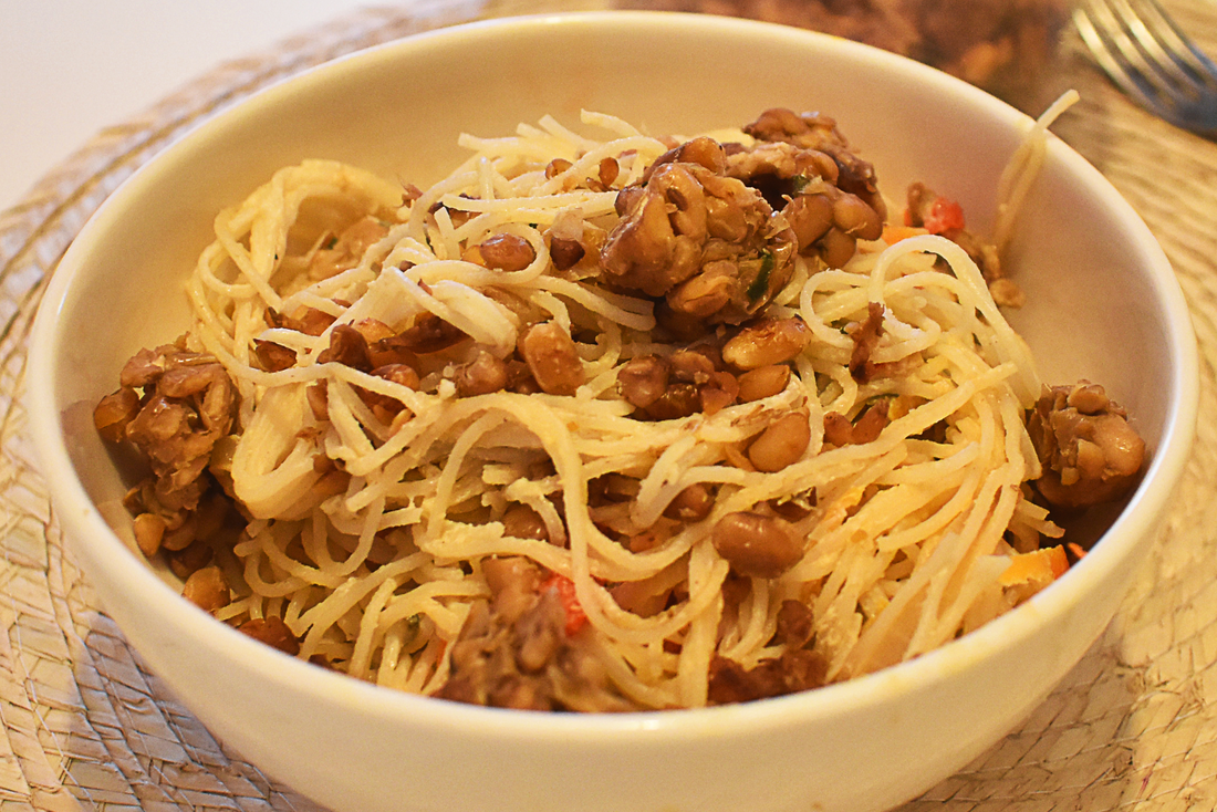 Fideos de Arroz con Tempeh
